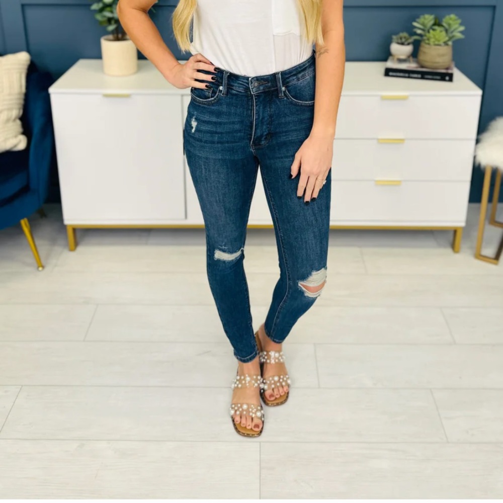 Judy Blue Total Control Mid Rise Tummy Control Skinny Jeans